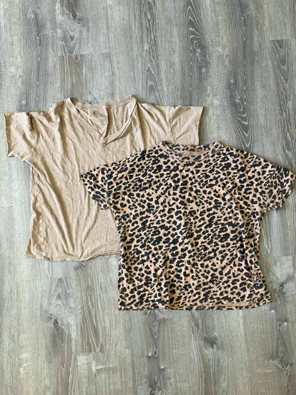 Aerie Tee Bundle (2) - Picture 1 of 11